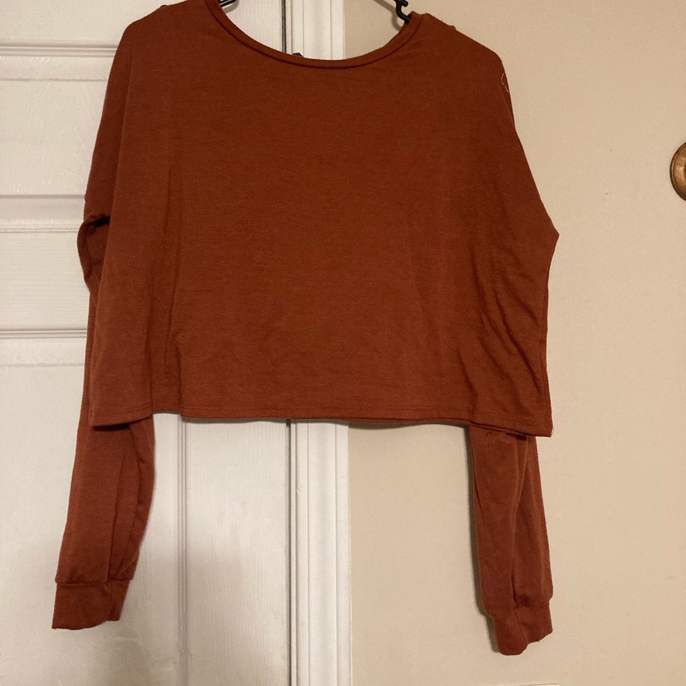 Long sleeve crop top